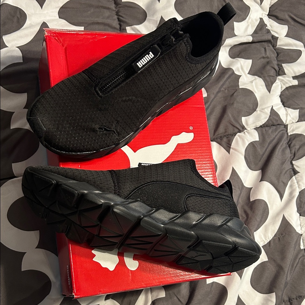 Puma Womans Black Zip Sneakers